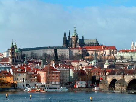 Din punct de vedere architectural si al farmecului natural Praga este fara