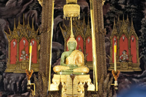 Emerald_Buddha,_August_2012,_Bangkok