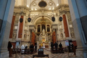biserica interior